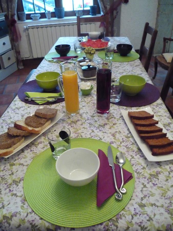 Le Relais Du Grand Logis Bed and Breakfast Civrieux Εξωτερικό φωτογραφία