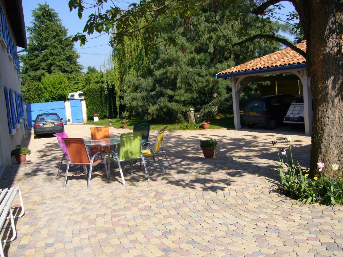 Le Relais Du Grand Logis Bed and Breakfast Civrieux Εξωτερικό φωτογραφία