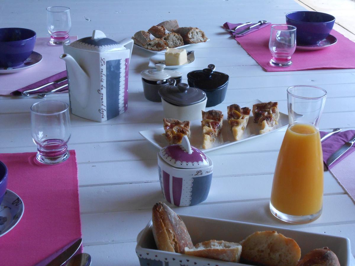 Le Relais Du Grand Logis Bed and Breakfast Civrieux Εξωτερικό φωτογραφία