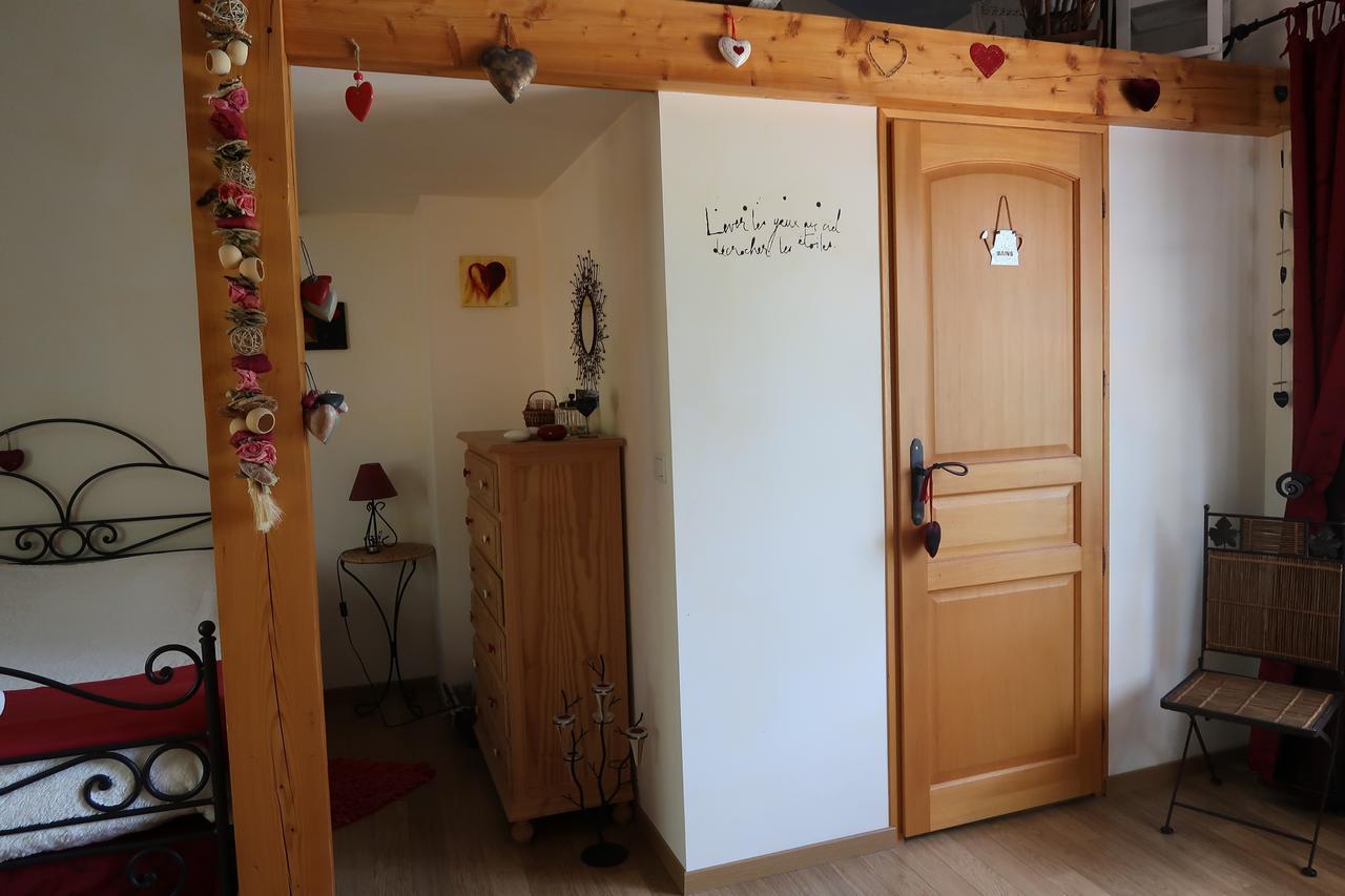 Le Relais Du Grand Logis Bed and Breakfast Civrieux Εξωτερικό φωτογραφία